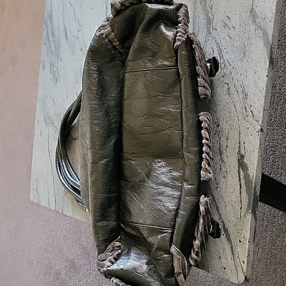 Duffle Style Purse w/Faux Gray Zebra Print Fur and Faux Black Leather NWOT - Picture 9 of 16